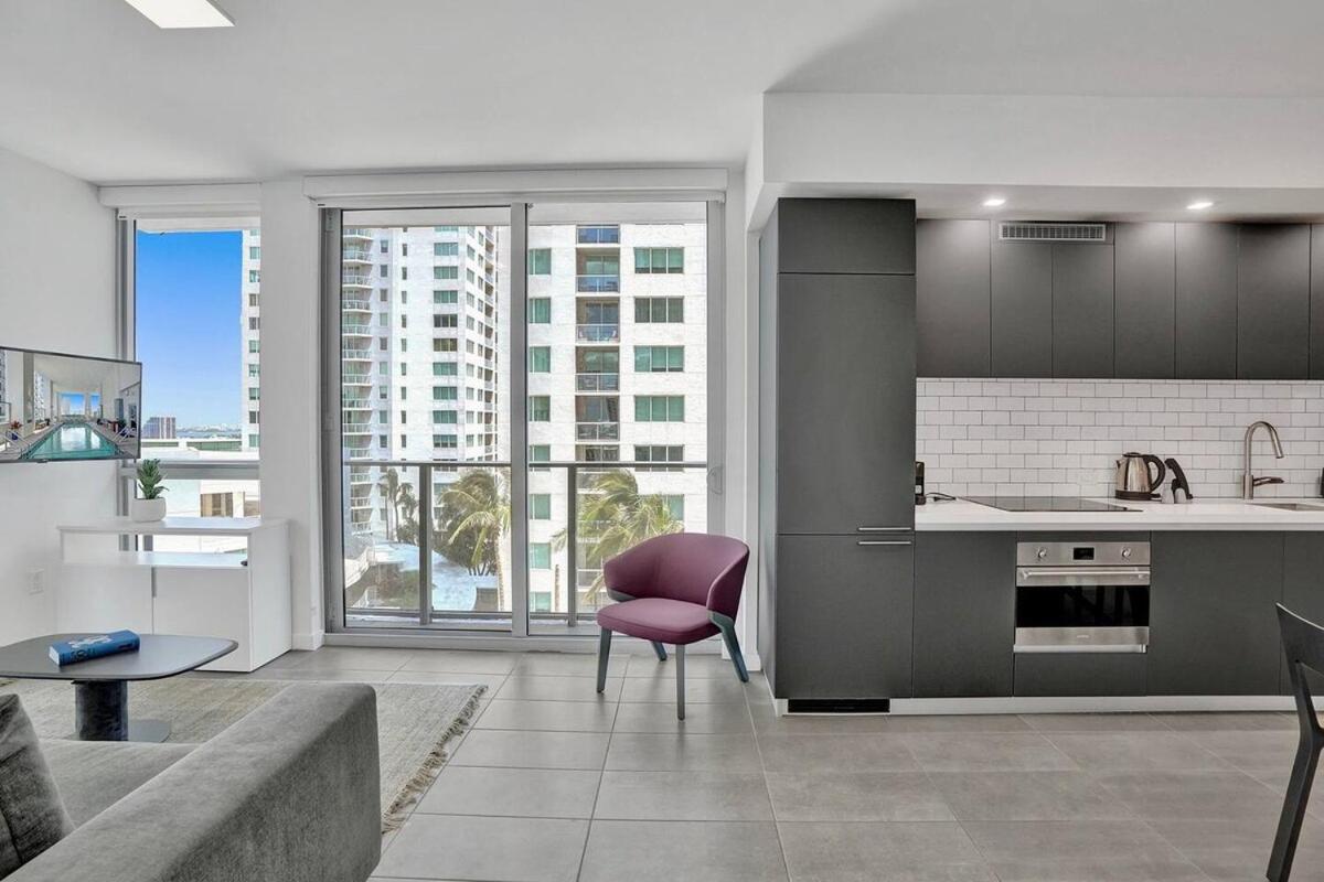 Spacious Downtown Sleeps 4 Apartment