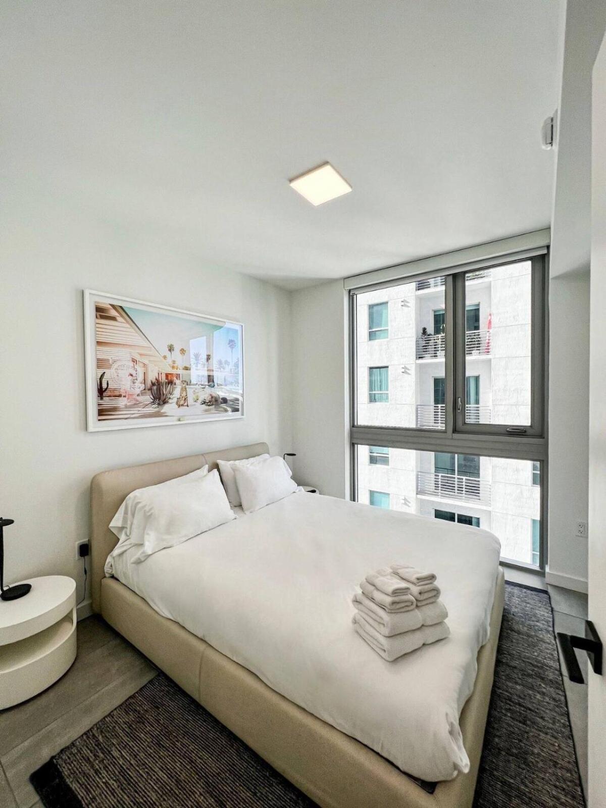 Apartment Spacious Downtown Sleeps 4