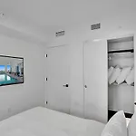 Spacious Downtown Apt Sleeps 4