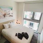 Spacious Downtown Apt Sleeps 4