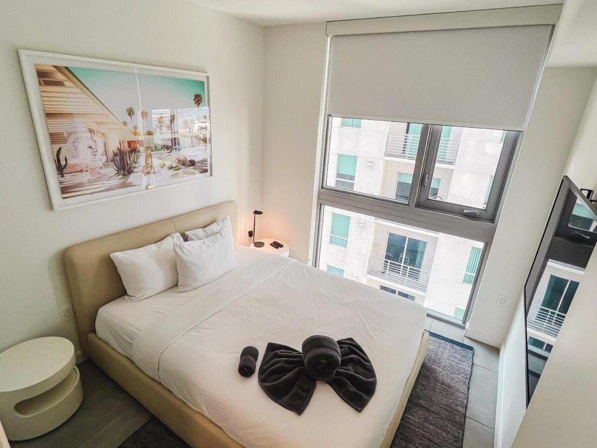 Spacious Downtown Sleeps 4 *